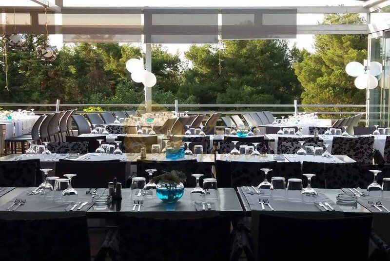 Δεξιώσεις γάμων με ανοιγόμενες οροφές